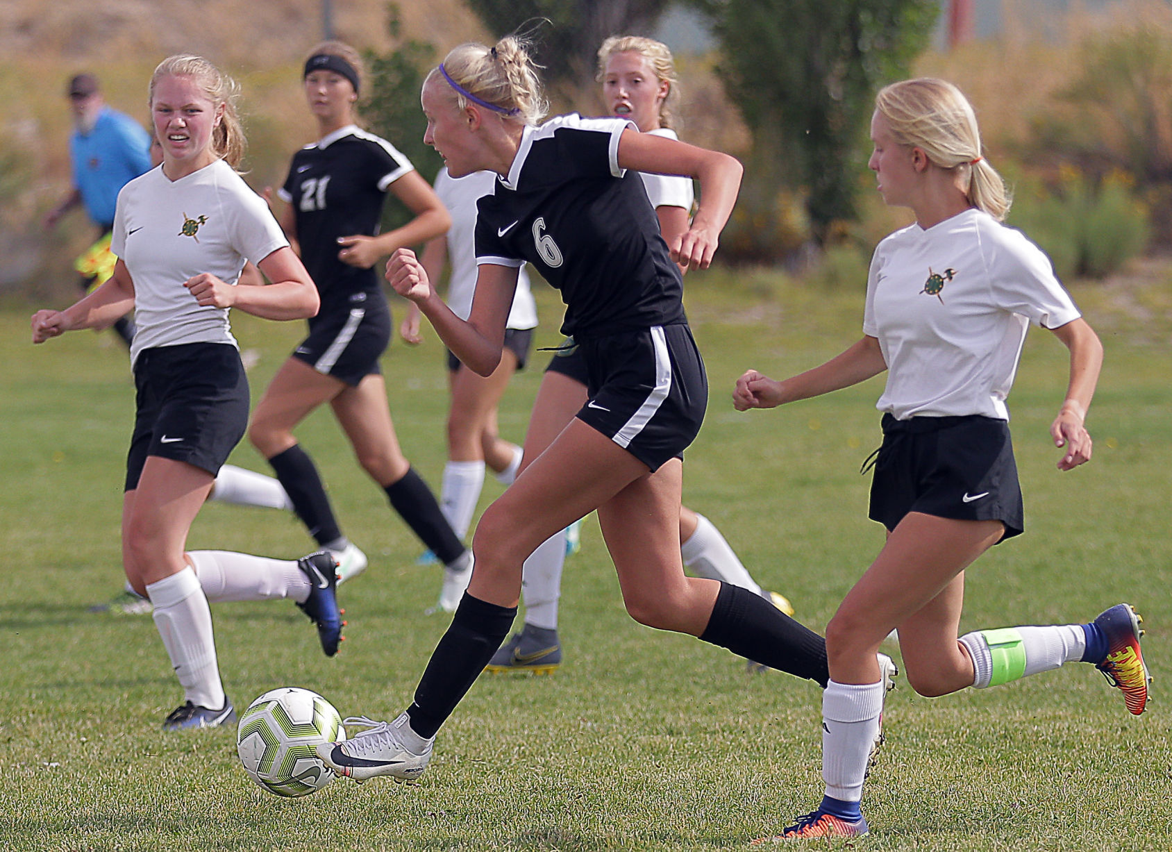 091019-elk-spt-spring-creek-girls-soccer-16.jpg